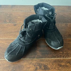 UGG Unisex-Child Turlock Wp Boot, size 6